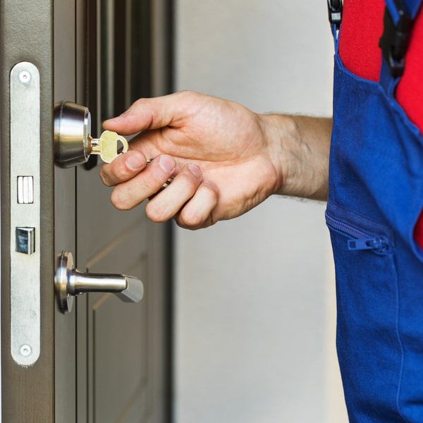 la cerrajería residencial abre de lunes a viernes de 9 am a 7 pm, y los sábados de 10 am a 4 pm